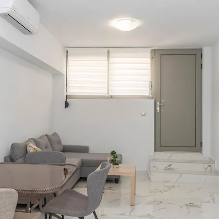 Nikis Apartment's 